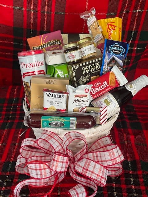 HOLIDAY GOURMET BASKET Flower Bouquet