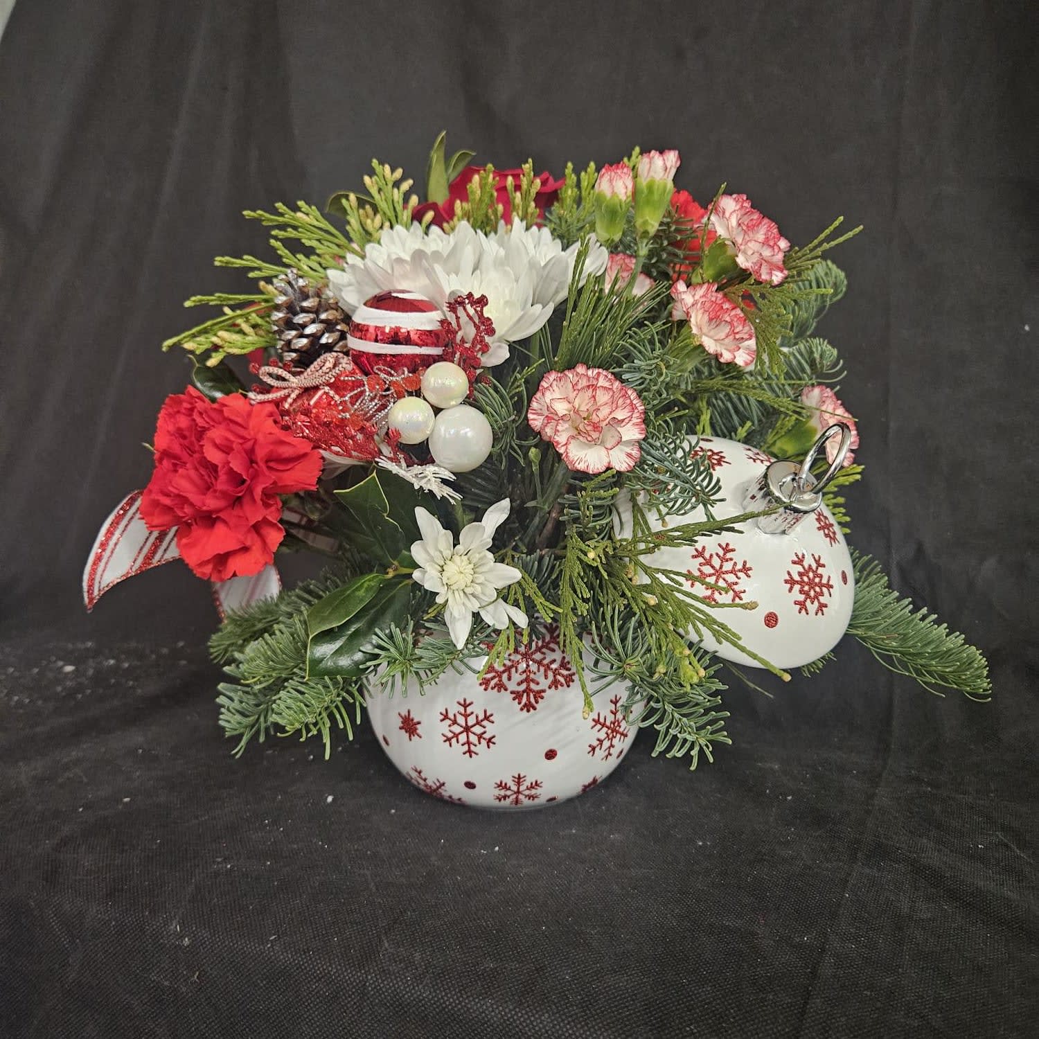 Christmas Ornement Ball Arrangement Flower Bouquet