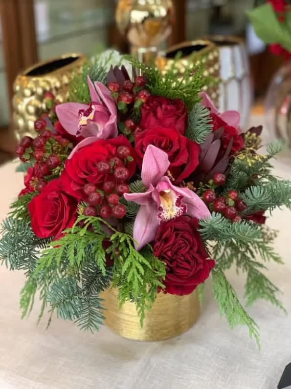 Bride and groom table flowers by Tropical Arrangements, Randallstown MD