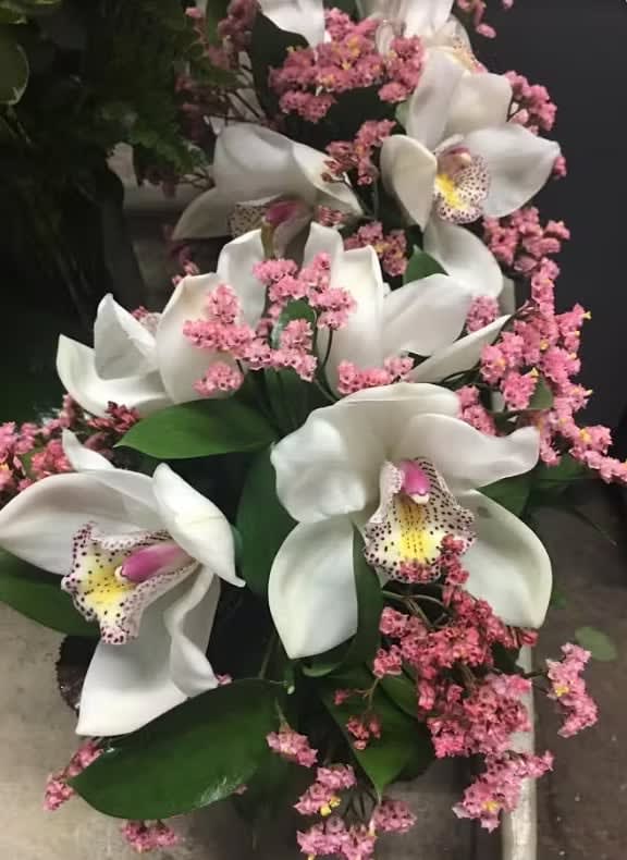 Bride and groom table flowers by Tropical Arrangements, Randallstown MD