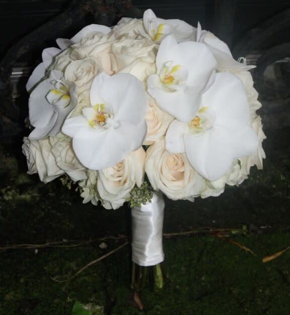 Bridal bouquet by Tropical Arrangements, Randallstown MD