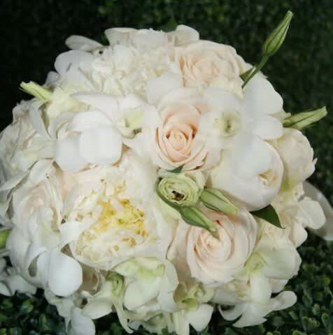 Bridal bouquet by Tropical Arrangements, Randallstown MD