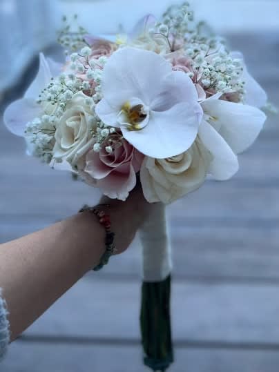 Bridal bouquet by Tropical Arrangements, Randallstown MD
