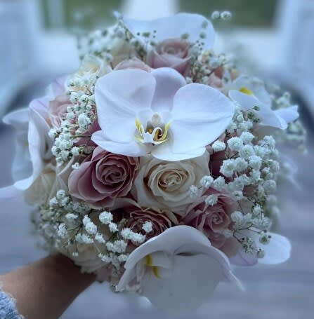 Bridal bouquet by Tropical Arrangements, Randallstown MD