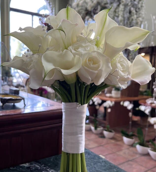 Bridal bouquet by Tropical Arrangements, Randallstown MD