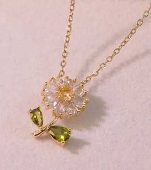 Gold Rotating Flower Necklace Flower Bouquet