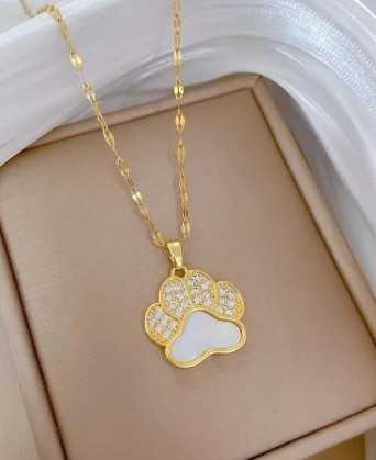 White Paw Necklace Flower Bouquet