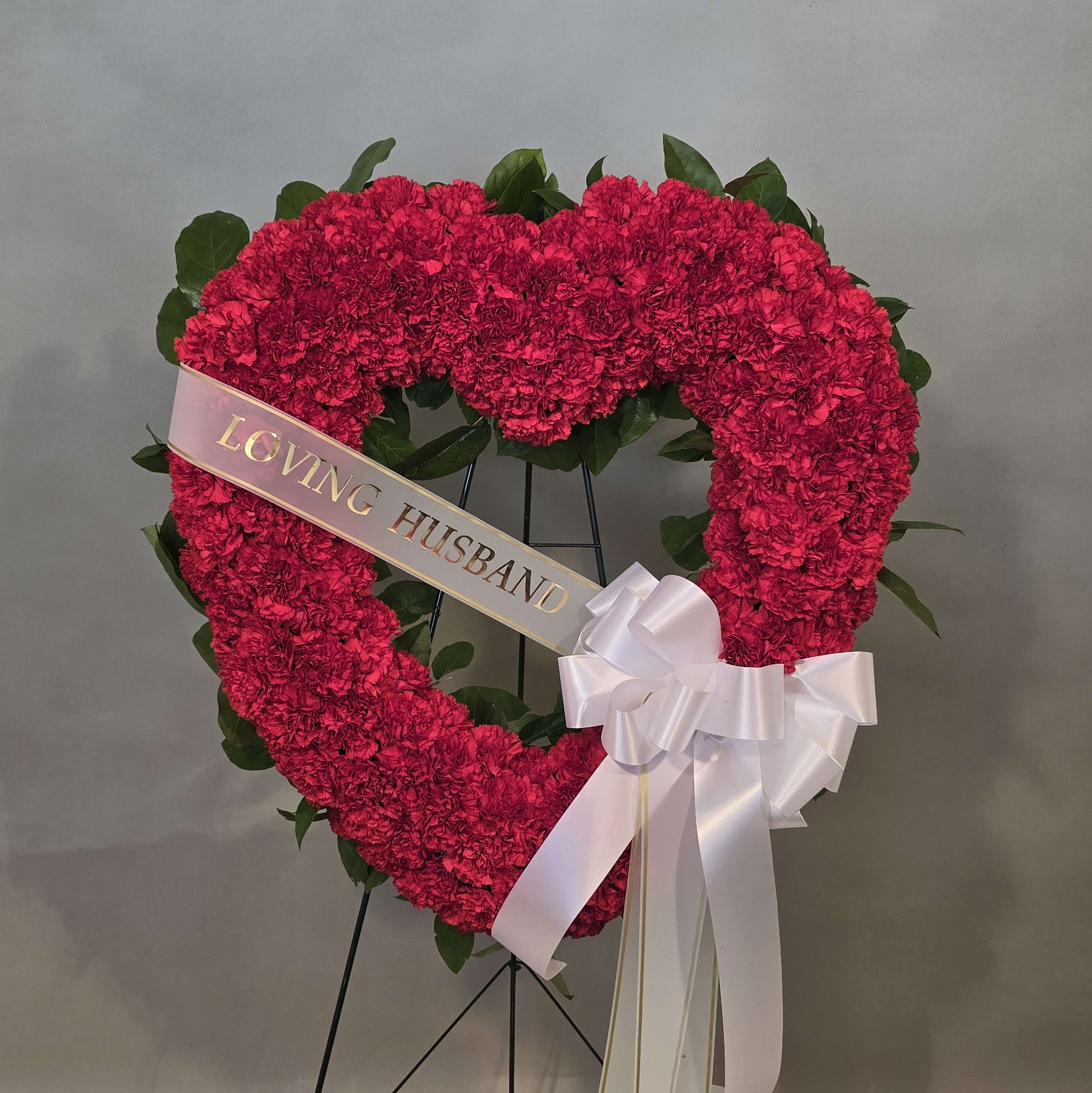OPEN RED CARNATION HEART STAND