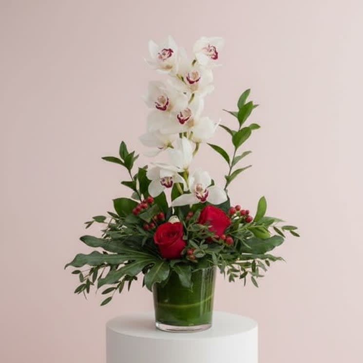 White Beauty EBF-492 Flower Bouquet
