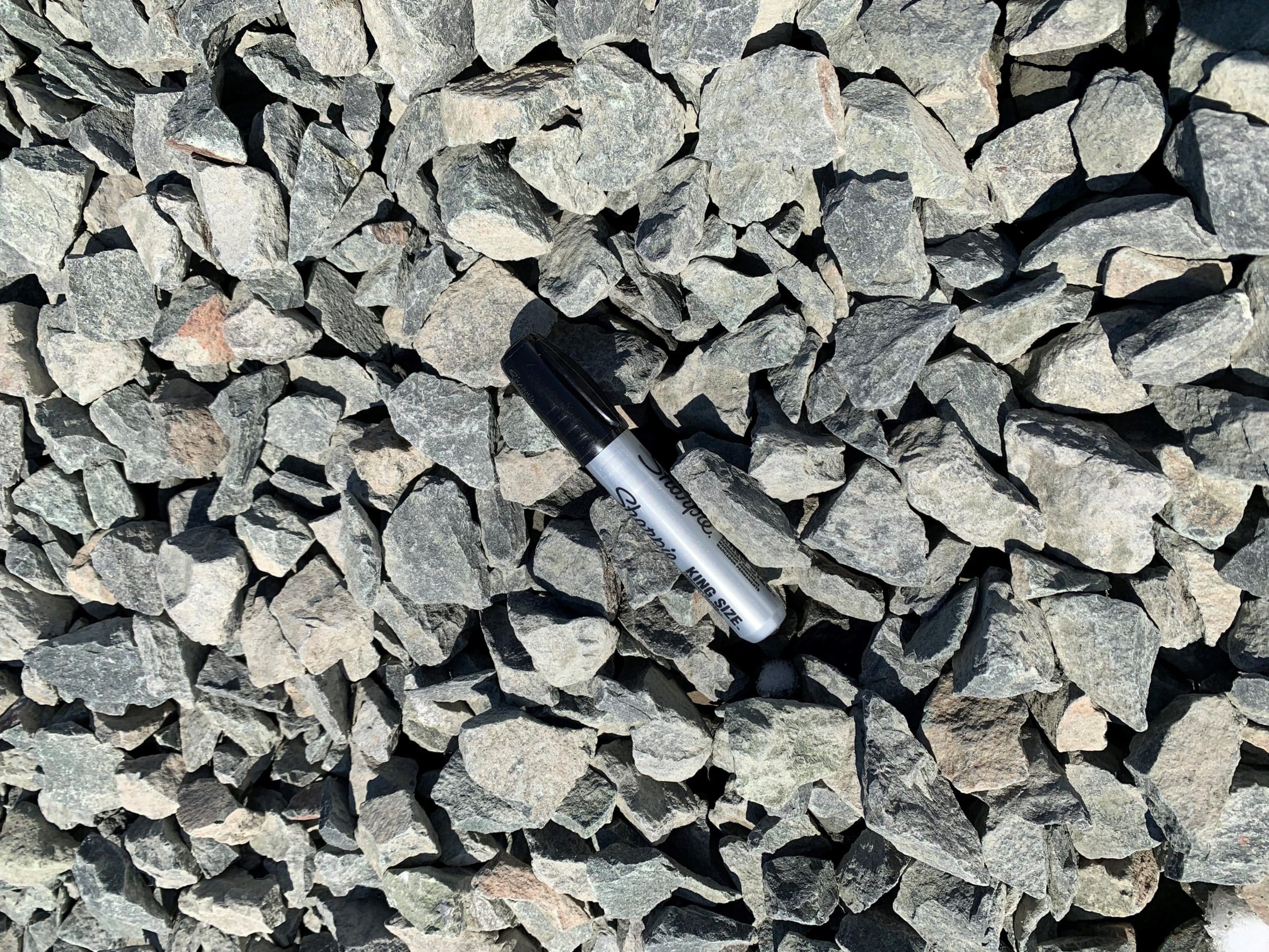 Bulk, Blue Granite Chips Yard / With Installation Flower Bouquet