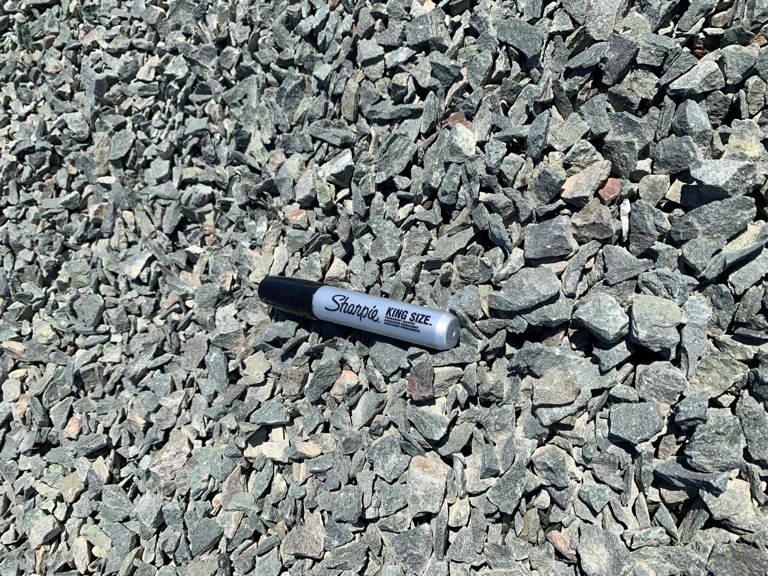 Bulk, Blue Granite Chips Yard / With Installation Flower Bouquet