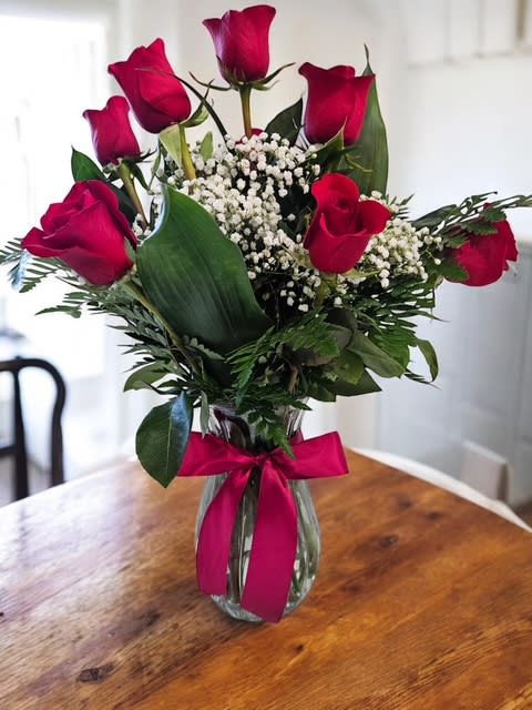 Classic Dozen Vase Flower Bouquet