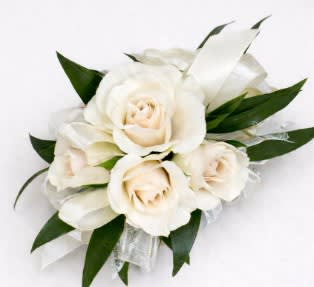 White Classic Corsage Sandra 224