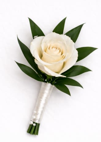 White Classic Boutonniere Sandra 225