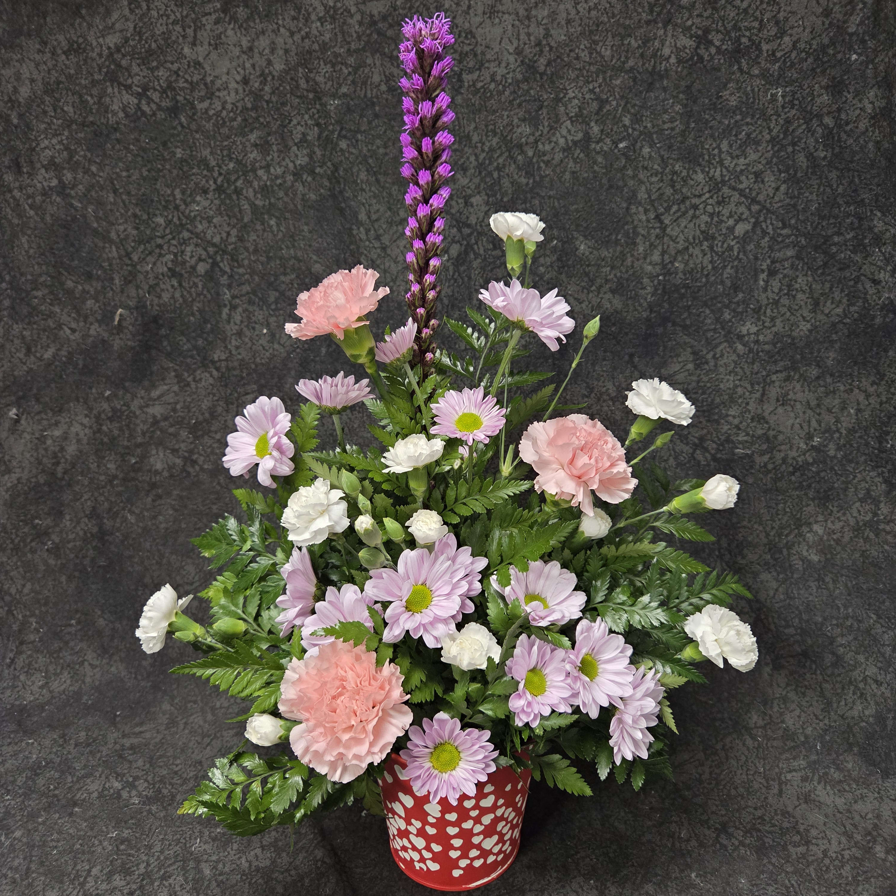 ARVD13- RED TIN WITH WHTIE HEARTS