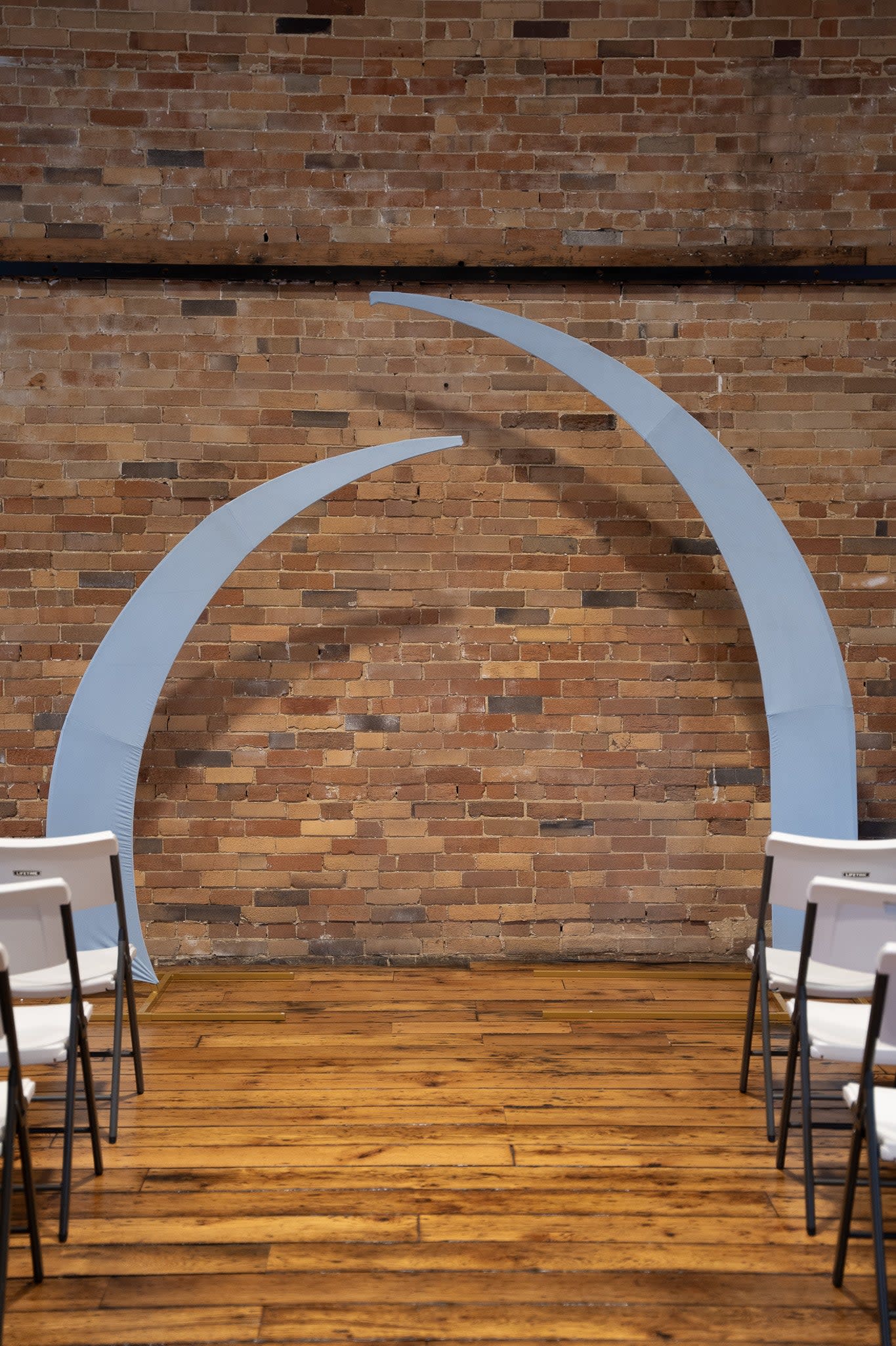 Crescent Stand Arch | Rental Flower Bouquet