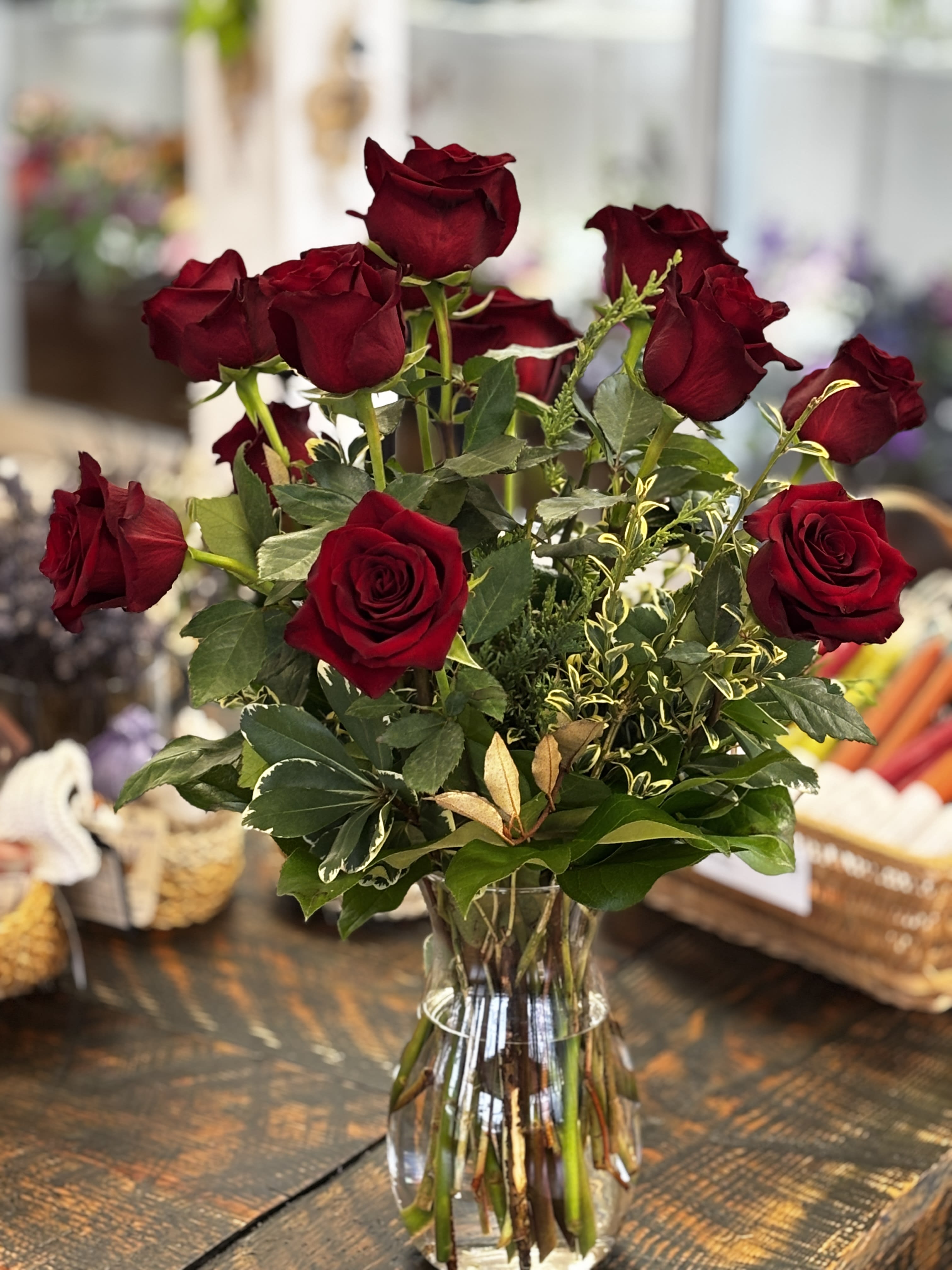 1 Dozen Columbian Roses Flower Bouquet