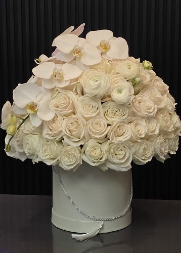 ELSA IN WHITE Flower Bouquet