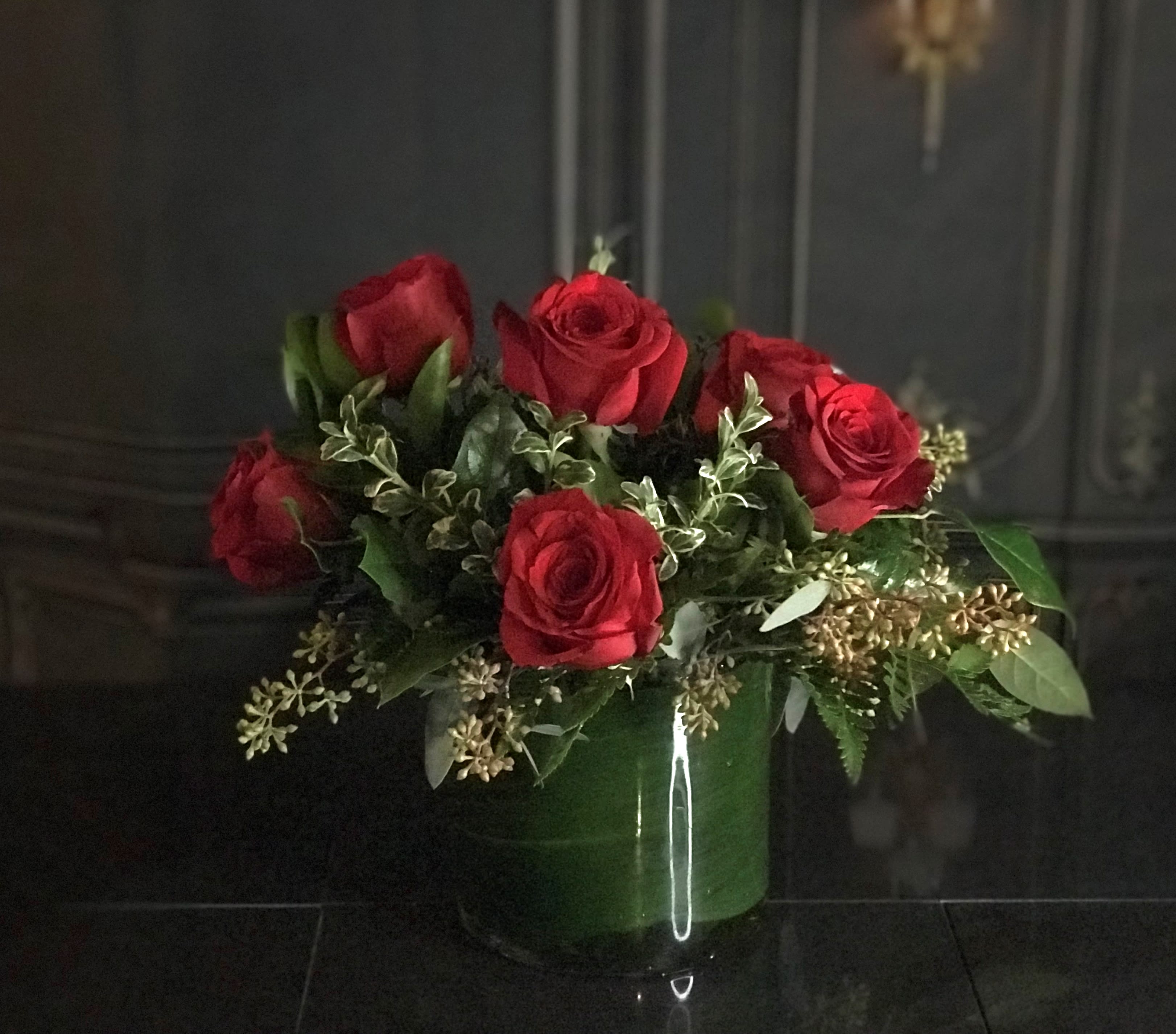 Classic Titanic - 6 Red roses - low vase Flower Bouquet