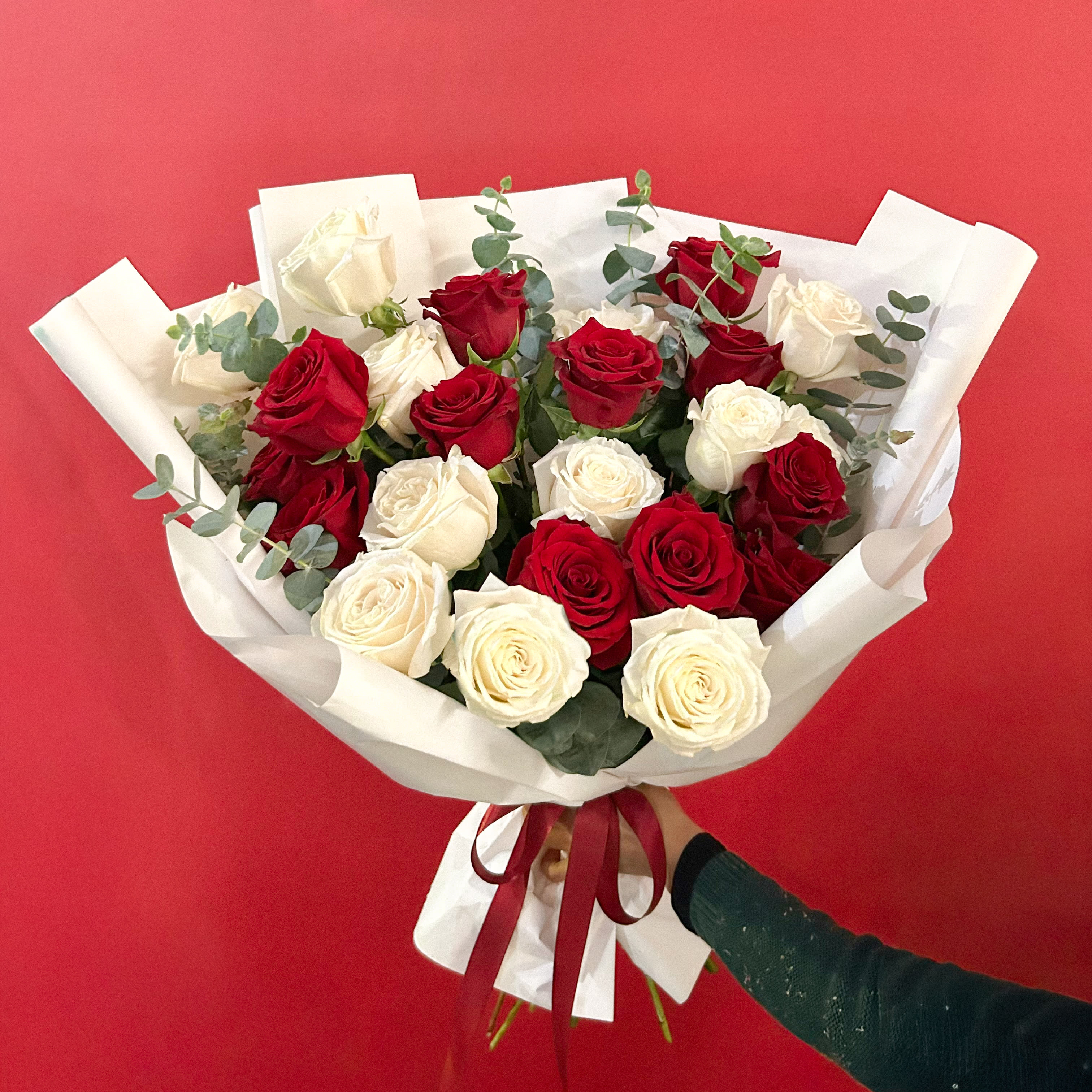 RED & WHITE ROSE BOUQUET