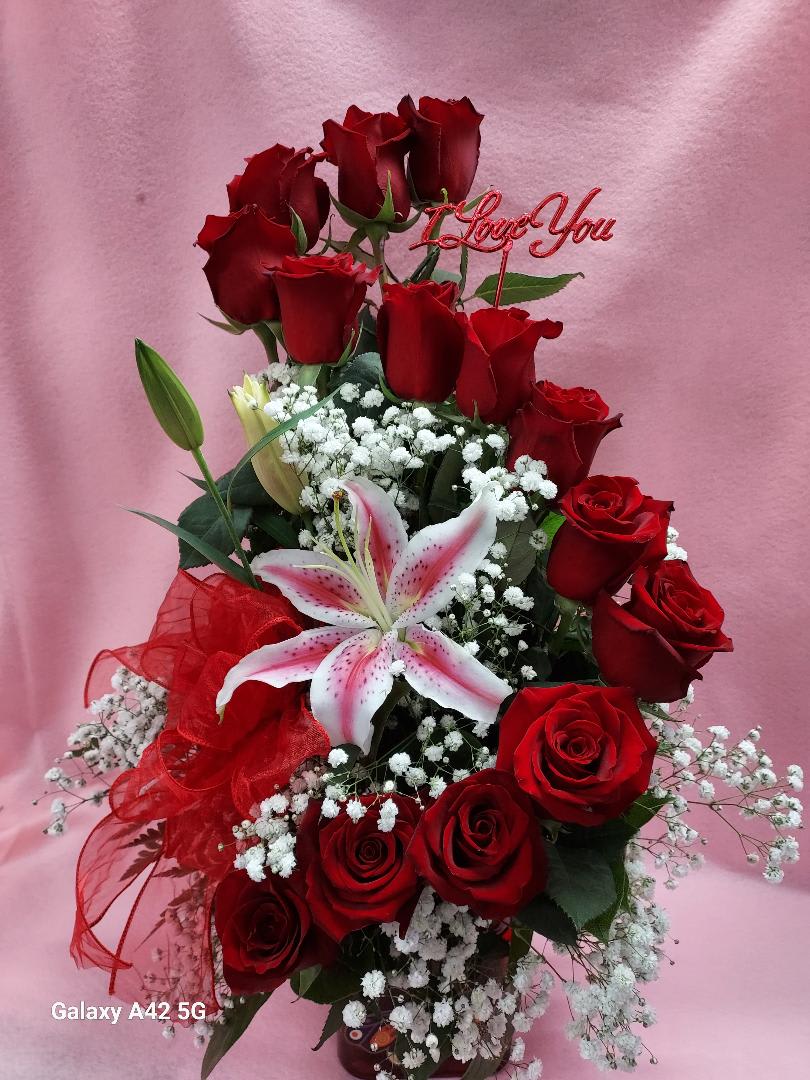 TWIRLING LOVE Flower Bouquet