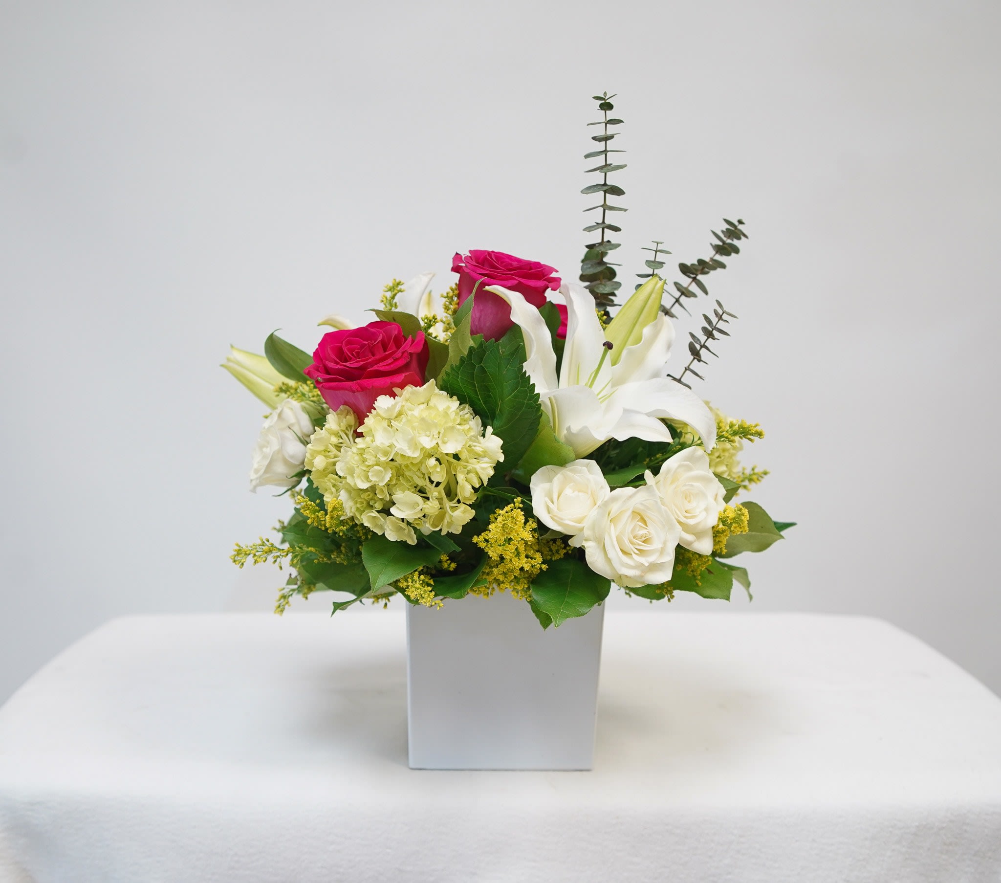 N-4 Arreglo de rosas, lirios, hortensia y spray roses