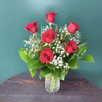 Classic 1/2 Dozen Roses With Filler