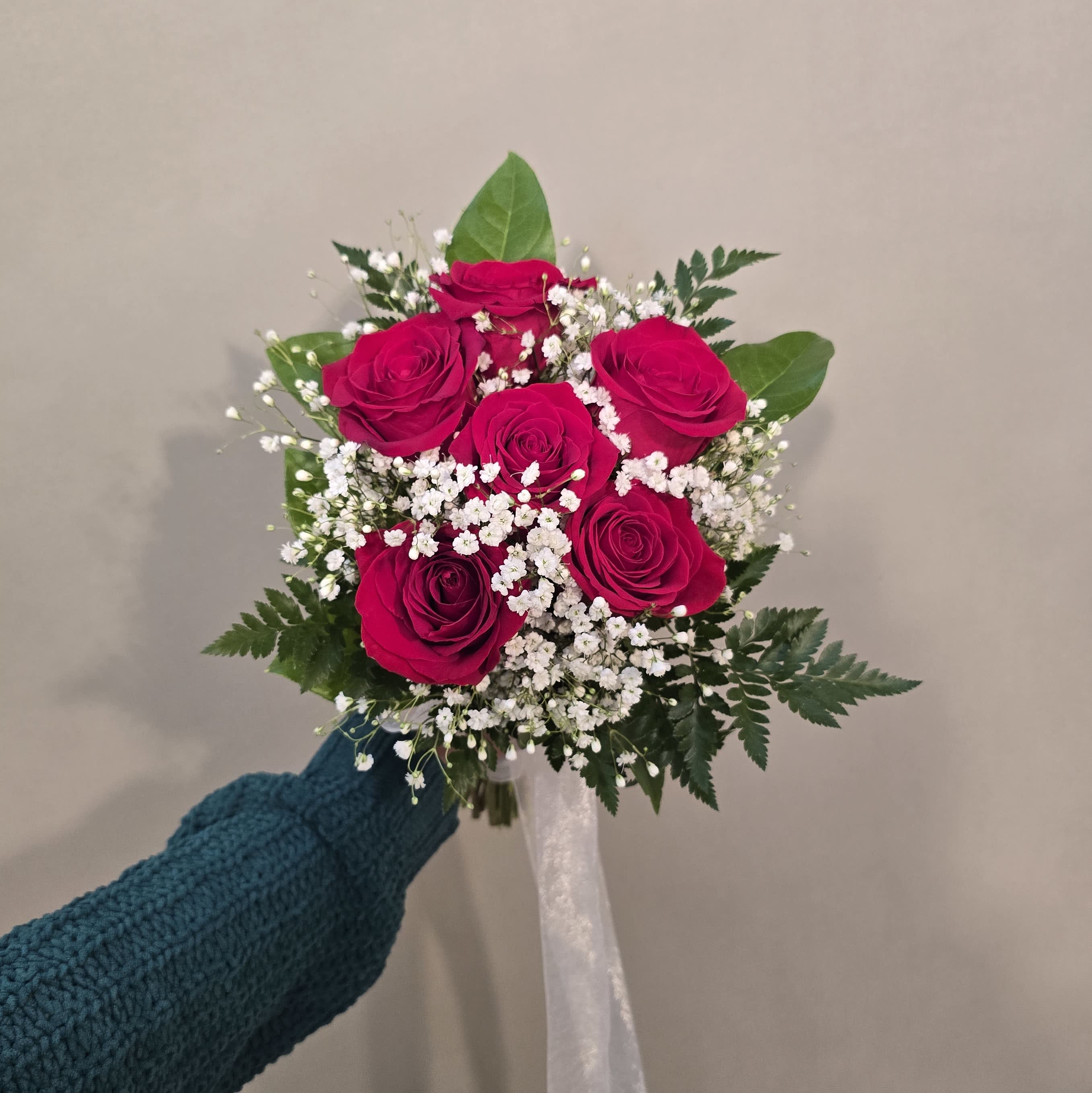 RED ROSES HAND-TIED BOUQUET