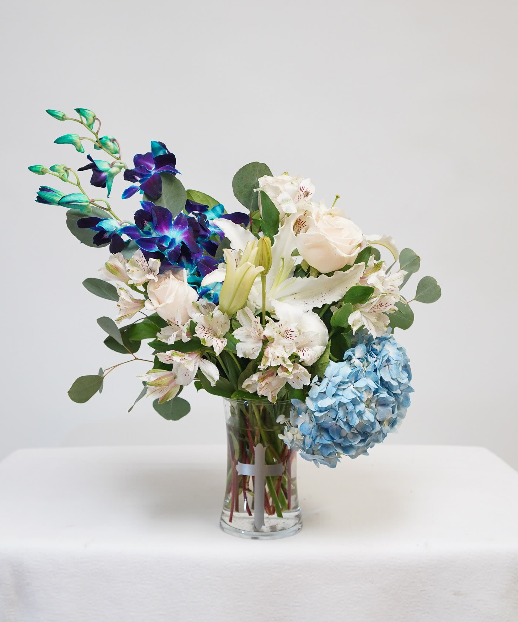 AF-29 Arreglo de orquideas, hortensia, alstroemerias, rosas y lirios