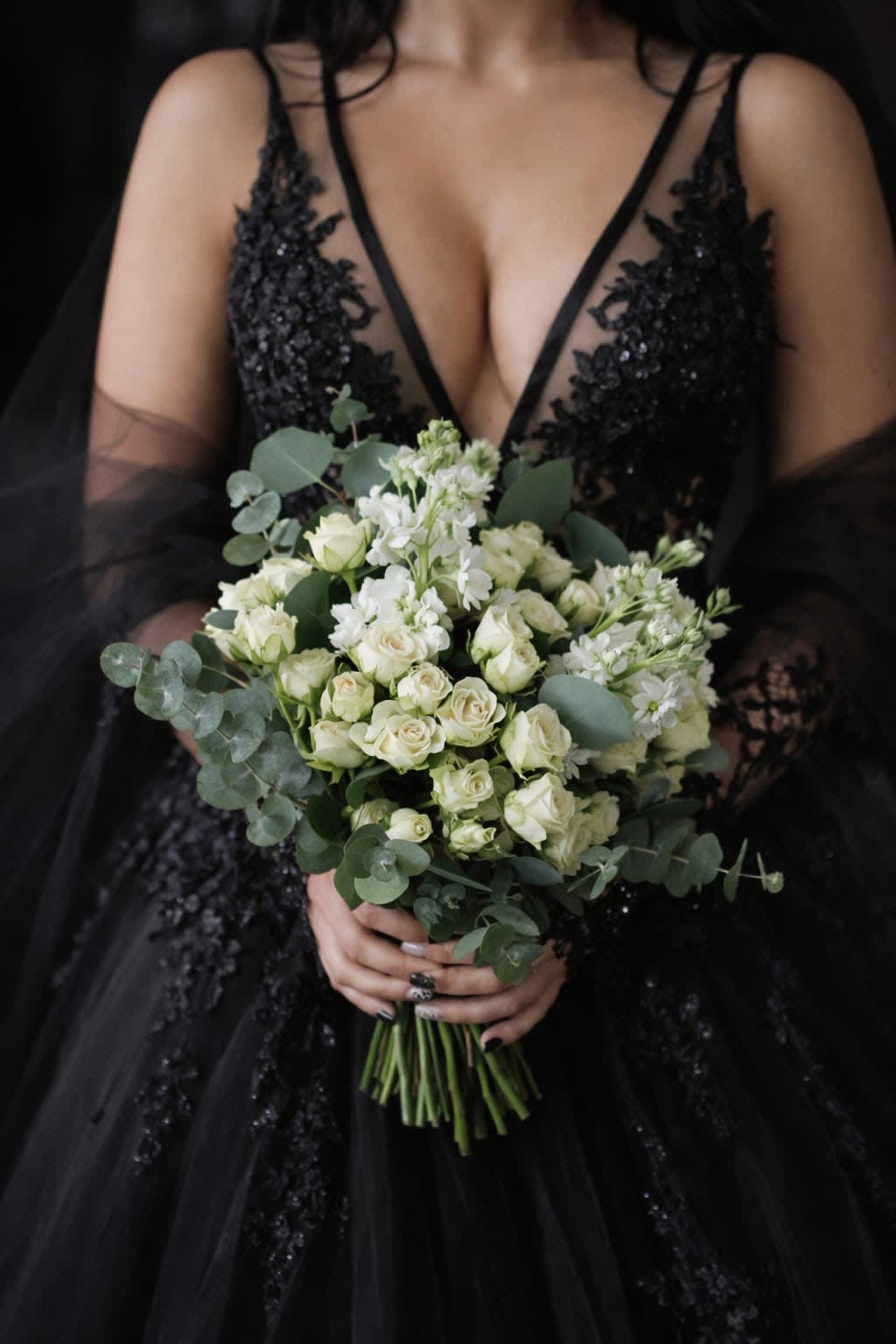 WB-3 Ramo de Novia en rosas miniaturas, stock, eucalipto silver y eucalipto blue