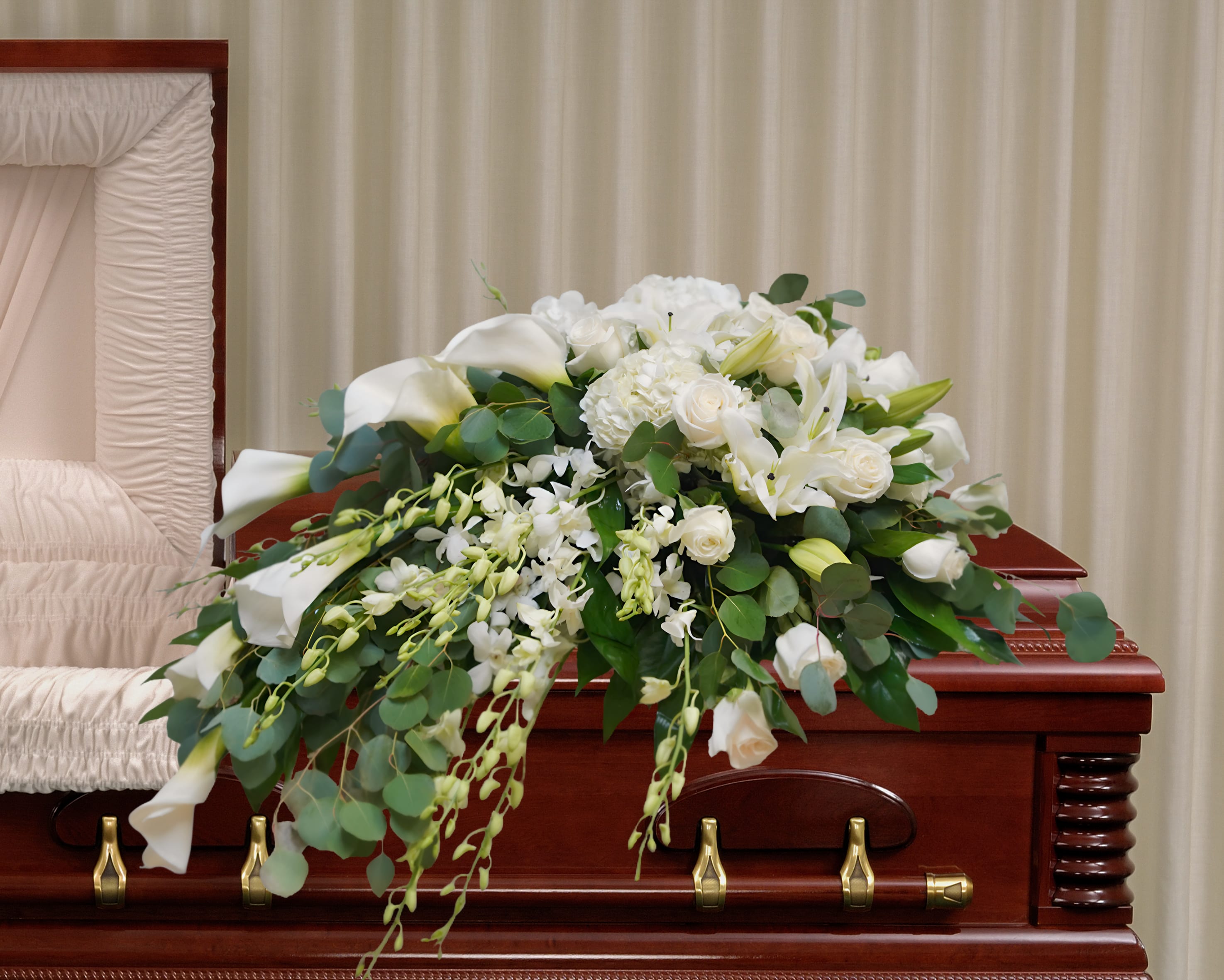 FCC-5 Casket cover de orquideas, lirios , rosas, hortensias y lirios cala