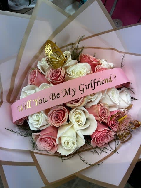 Ramos Bouquet 25 Pink & White Roses Flower Bouquet