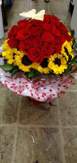 Ramos Style Roses and Sunflowers