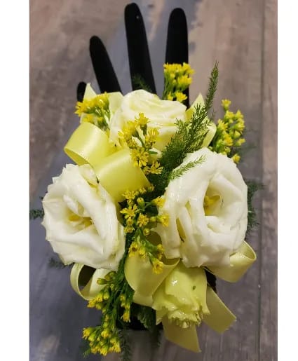 FOUR PALE YELLOW LISIANTHUS