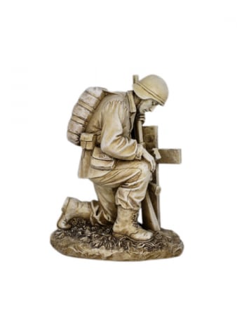 SYMPATHY KEEPSAKE - KNEELING SOLDIER WITH CROSS
