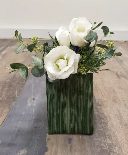 WHITE LISIANTHUS POCKET SQUARE