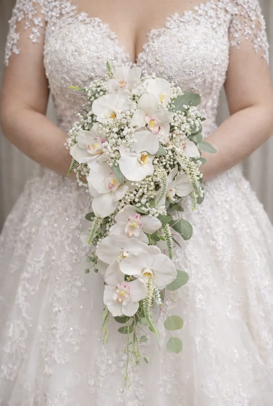 WB-11 Ramo de novia en orquídeas phalaenopsis, baby breth, veronicas y eucalipto silver Flower Bouquet