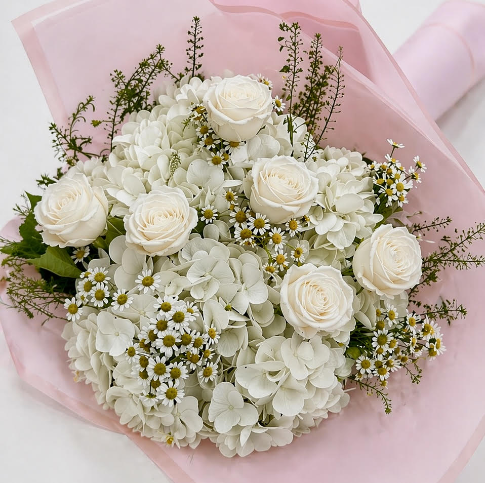 Hydrangeas & Roses Bouquet (No Vase)