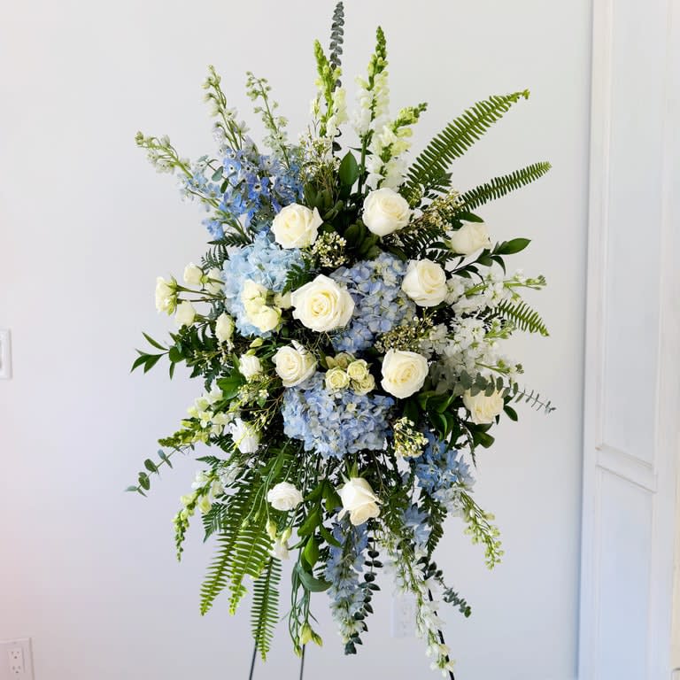 Heavenly Blue Tribute Spray