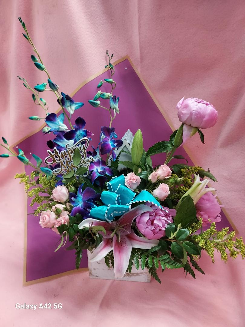 birdhouse blooms Flower Bouquet