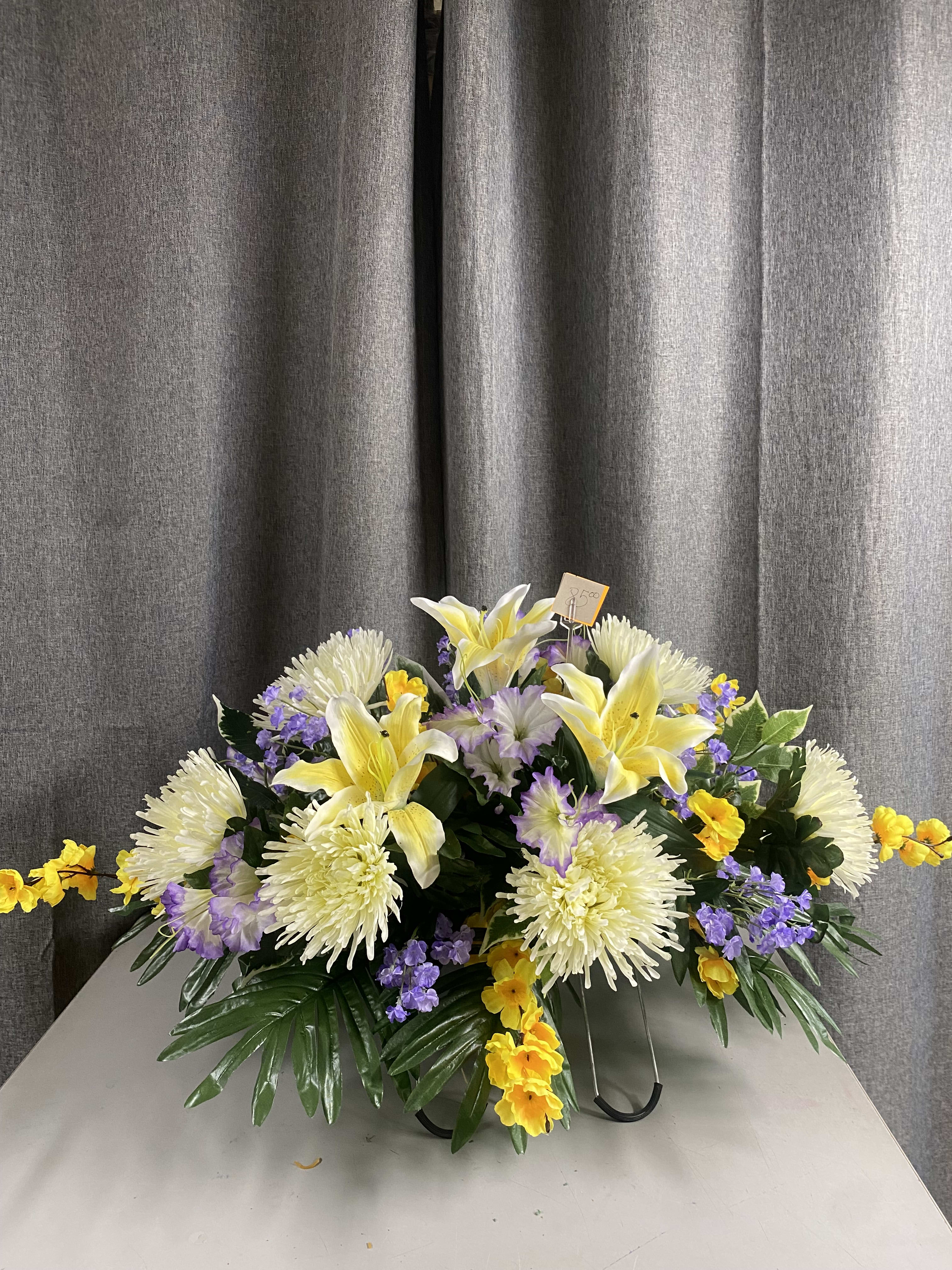 memorial saddle Flower Bouquet