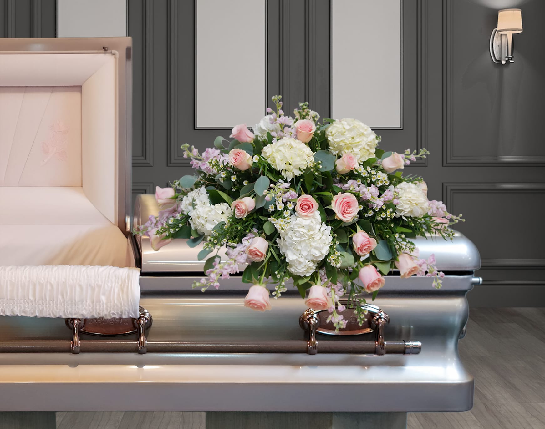 FCC-4 Casket cover de claveles, rosas, hortensias, stock y montecasino con cinta impresa