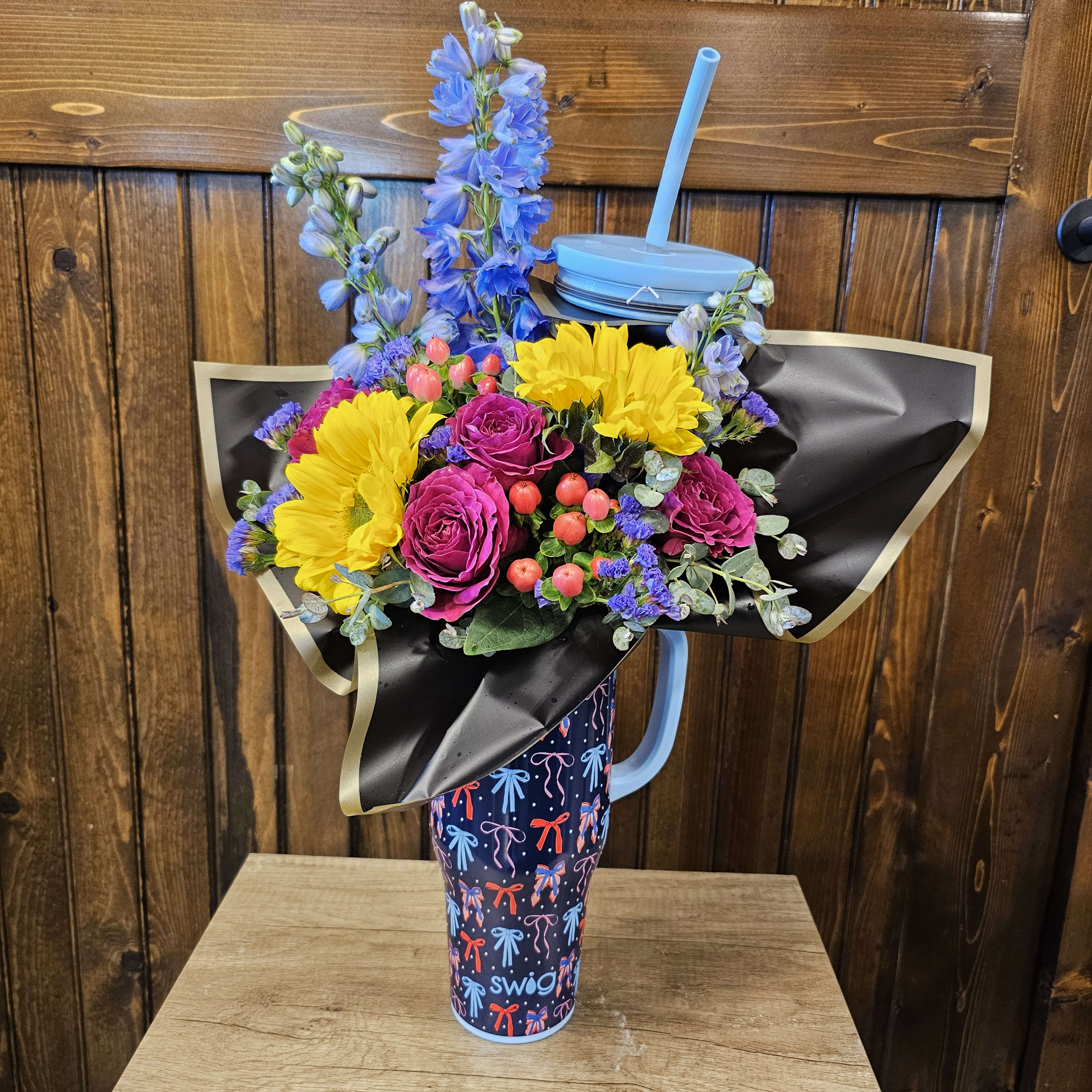 Swig 40oz Seasonal Mugsy Flower Bouquet