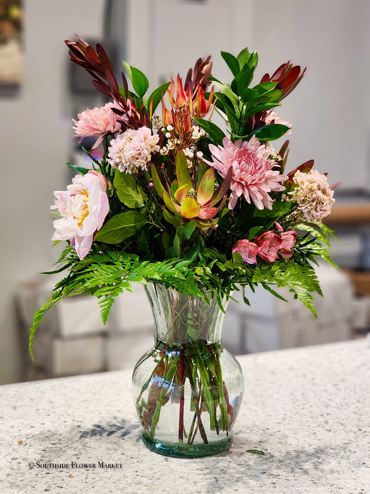 Traditional Style, Pastel, Deluxe Arrangement Flower Bouquet