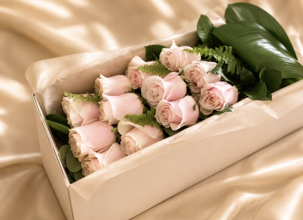 12 Pink Roses in a Long Rose Box