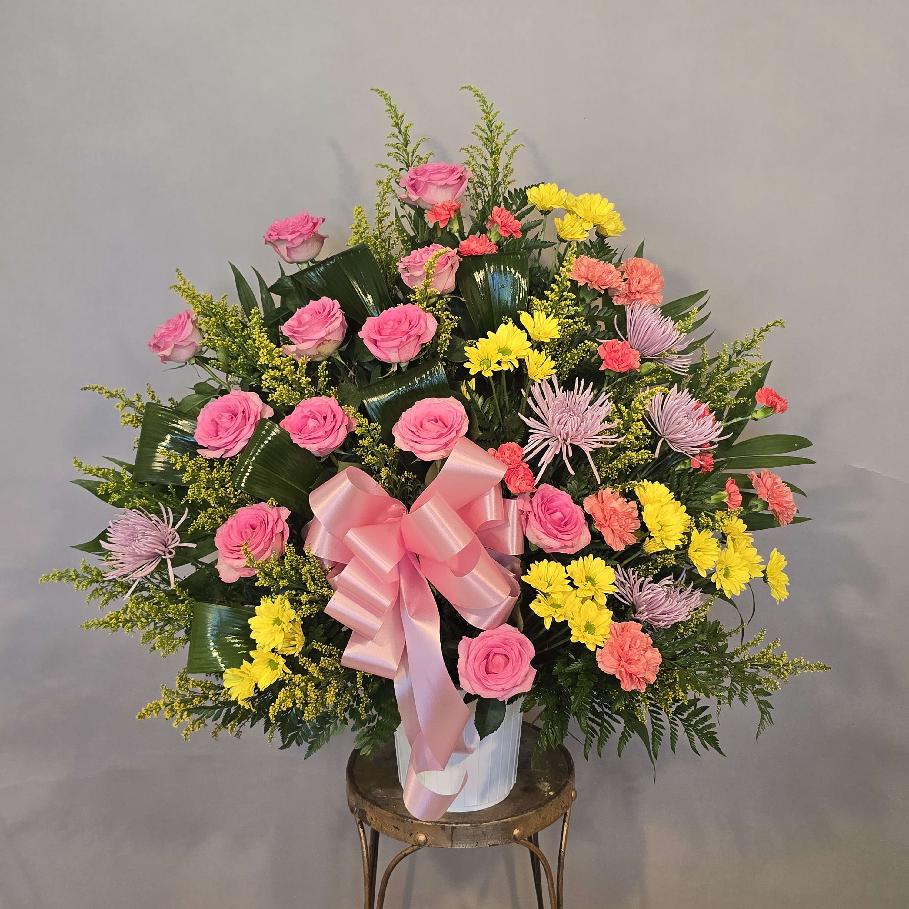 BLOOMING PINK ROSES FLOOR BASKET
