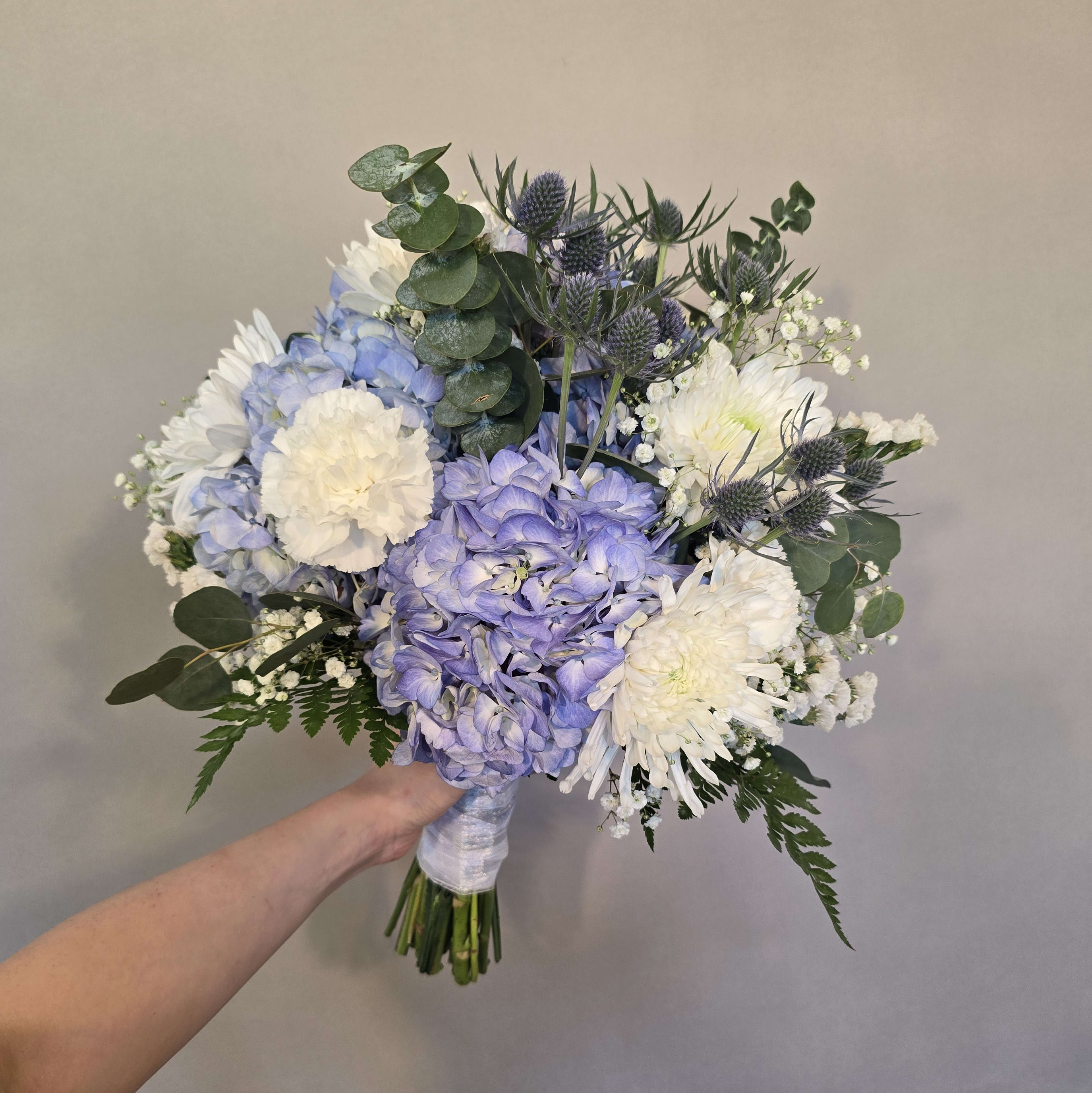BLUE AND WHITE HAND-TIED BOUQUET