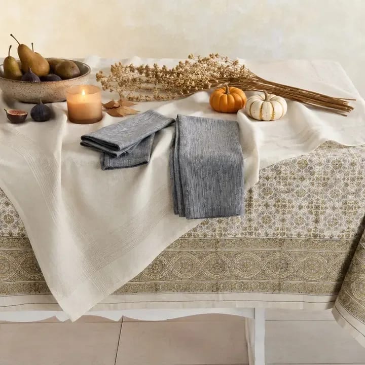 Lily Table Cloth