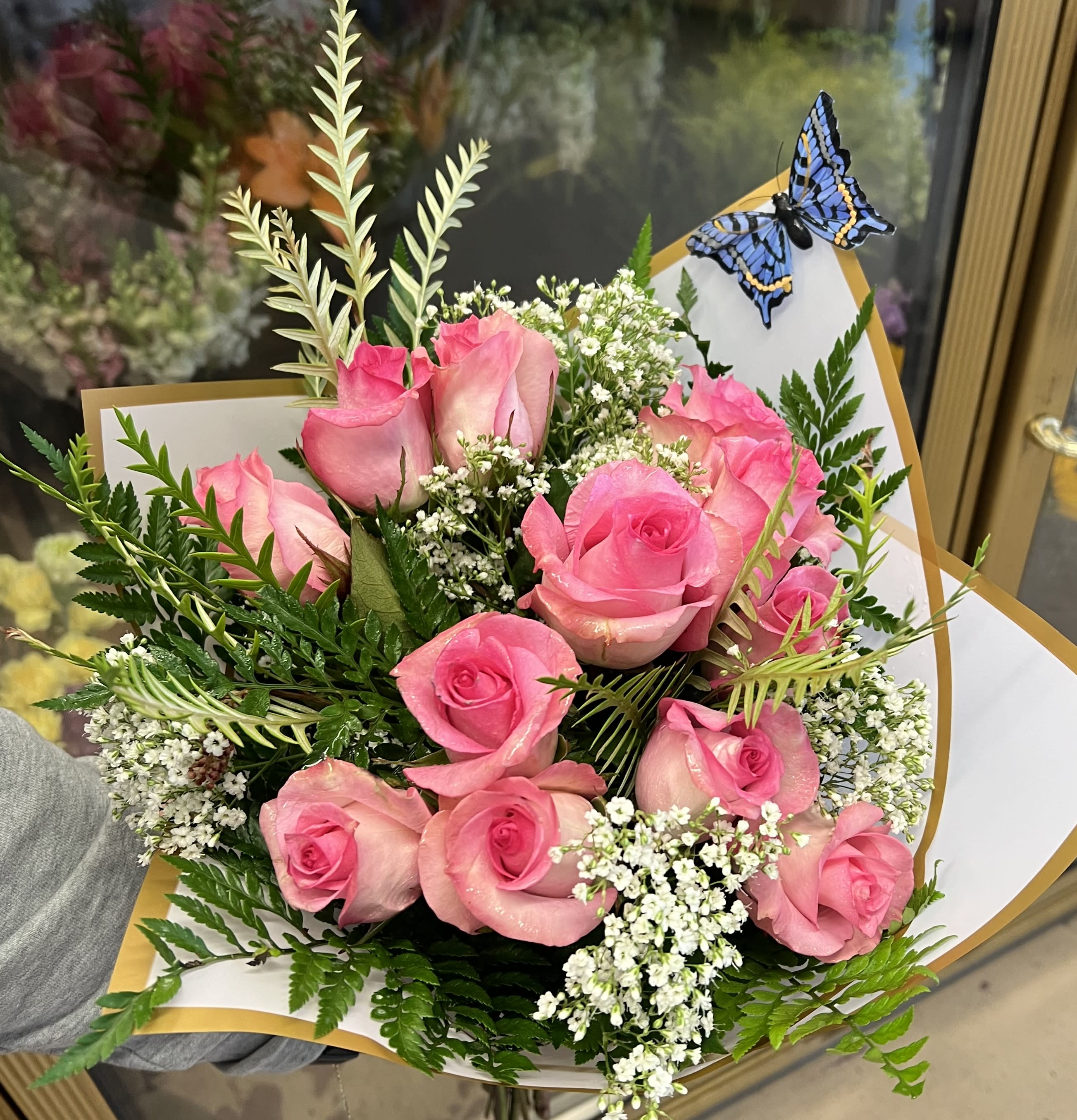 12 Roses Pink Clouds Flower Bouquet