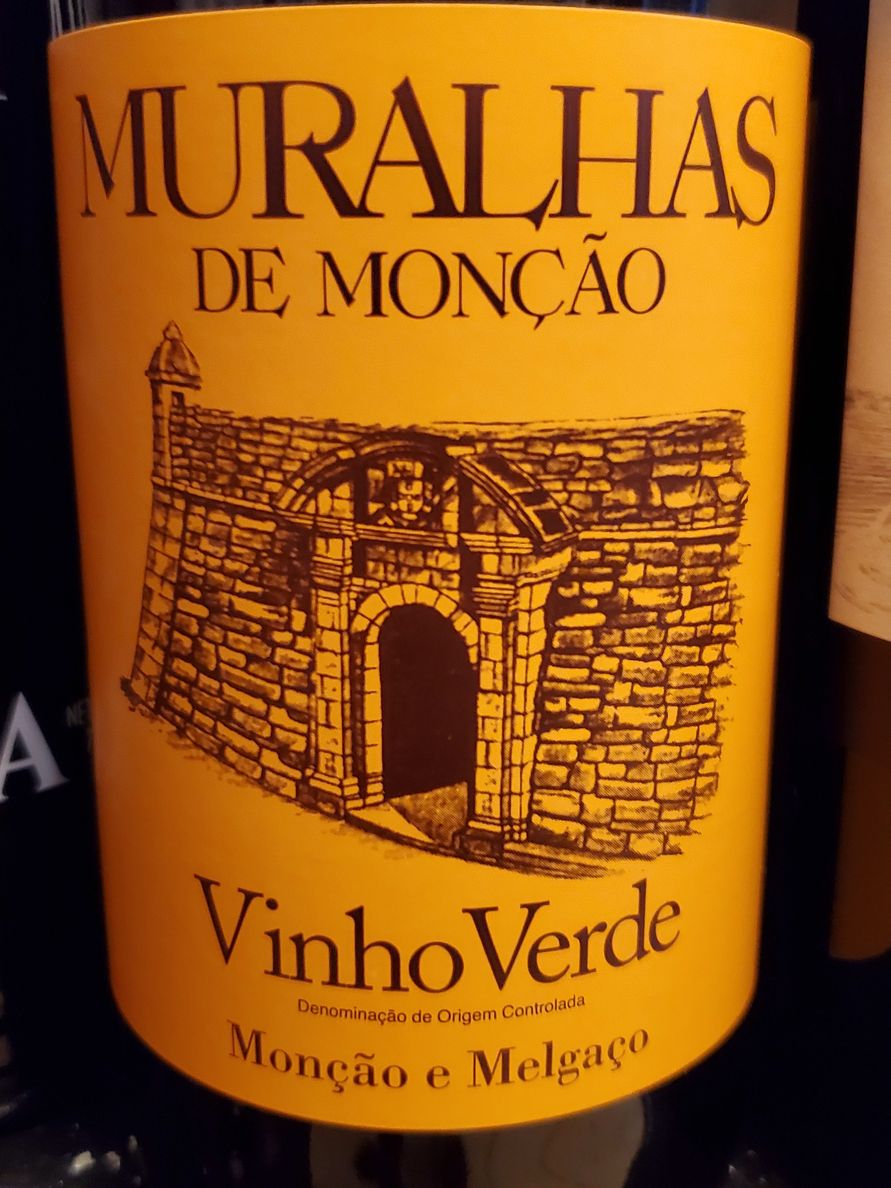 Muralhas de Moncao - Vinho Verde Flower Bouquet